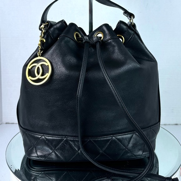CHANEL CC LEATHER DRAWSTRING BAG - Picture 4 of 15